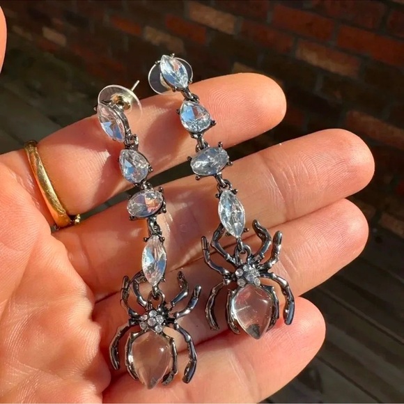 Gothic Spider Crystal Earrings - Picture 6 of 8